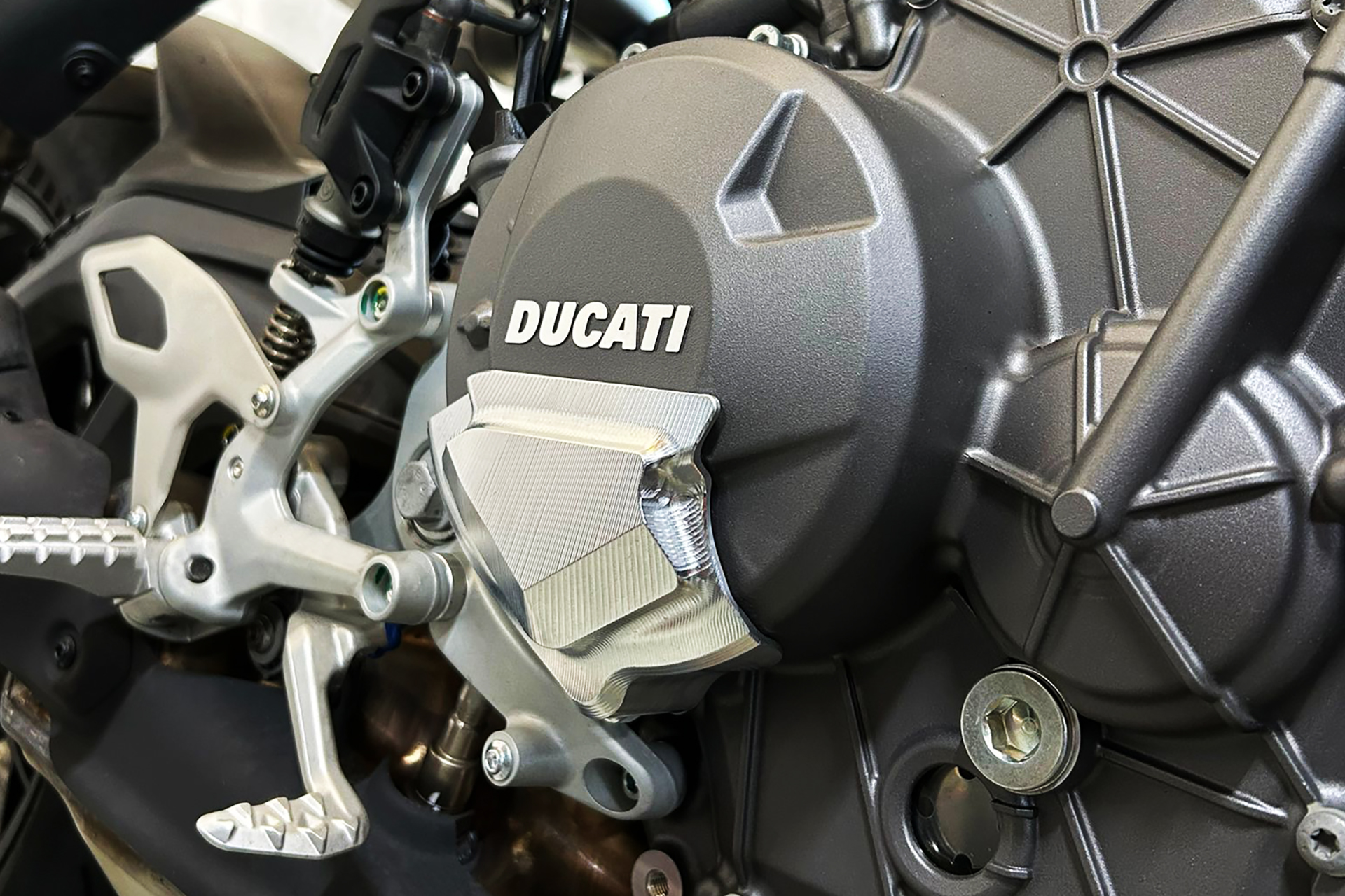 Ducati Streetfighter V2 /s 2025- engine protector-